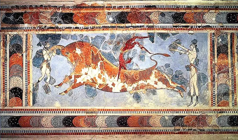 Affresco della taurocatapsia del palazzo di Cnosso, esposto al Museo Archeologico di Candia.
